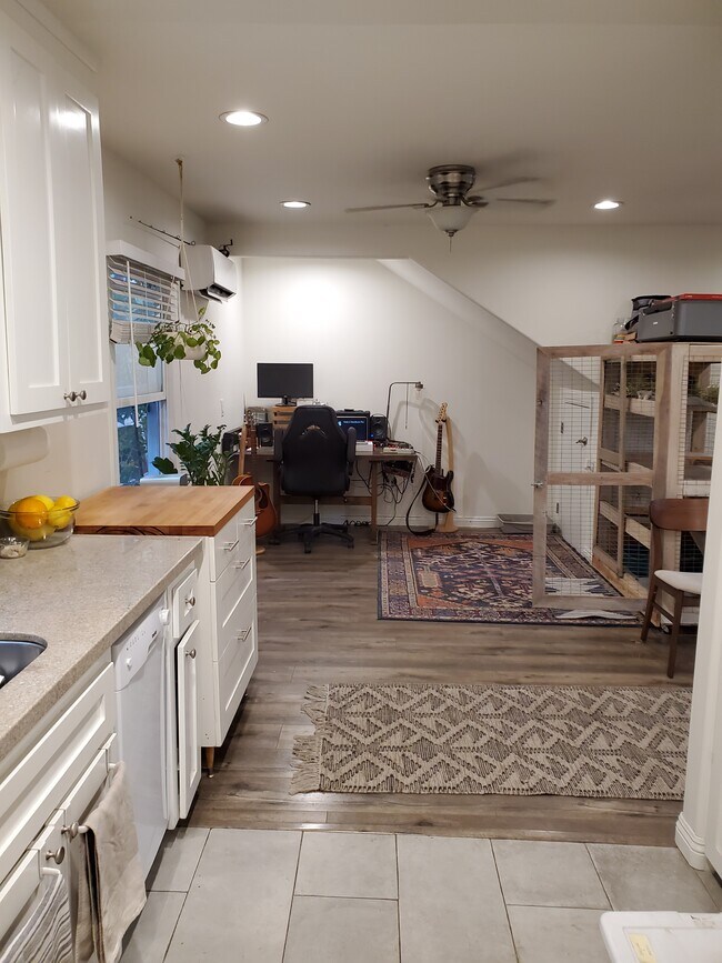 Foto del edificio - 4306 Normal Ave