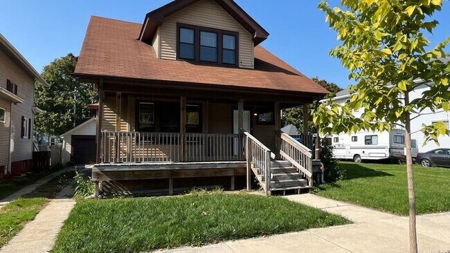 Building Photo - Don't miss out call RENU Property Manageme...