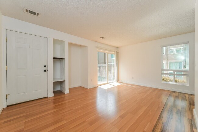 Foto del edificio - Cozy Garden-Level Condo with Park Views