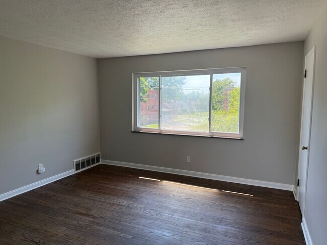Foto del edificio - 4101 Ridge Rd