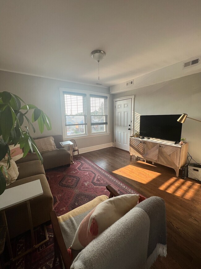 Sala de estar - 4545 N Austin Ave