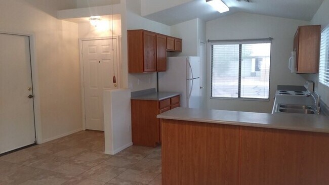 Building Photo - Fabulous 3-bedroom, 2-bathroom home For Re...