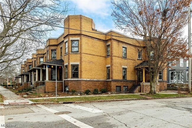 Foto del edificio - 1773 W 47th St