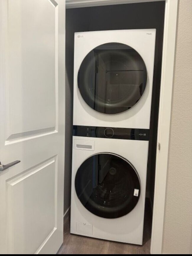 Foto del edificio - 1920 Howling Moon Way