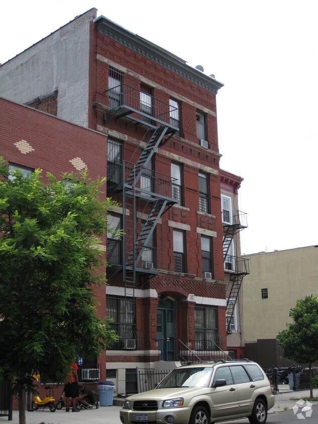 Foto del edificio - 126 Pulaski St