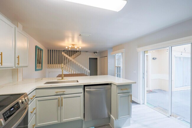 Foto del edificio - 10923 Chandler Dr