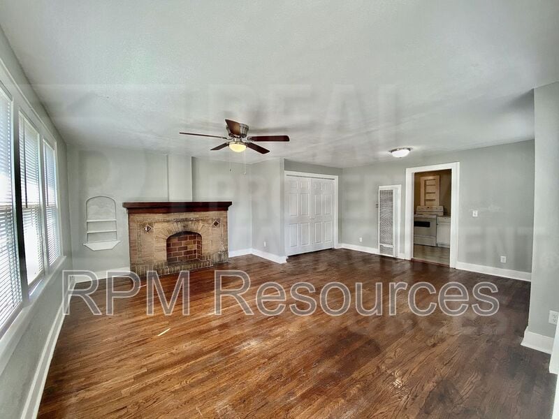 Primary Photo - 901 N Ellison Ave