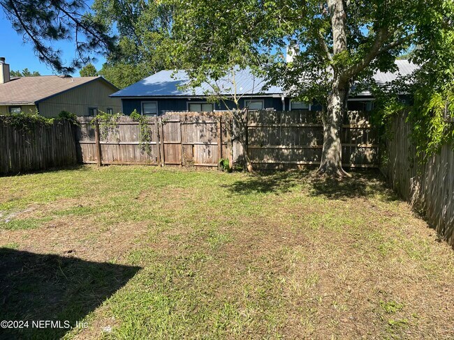 Foto del edificio - 2672 Sunrise Village Dr