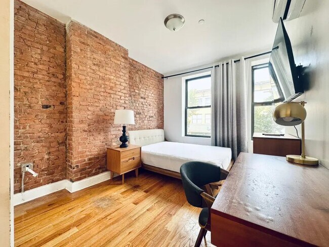 Foto del edificio - Furnished room/NOT APARTMENT