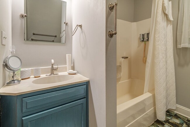 Building Photo - 24 Jefferson Dr