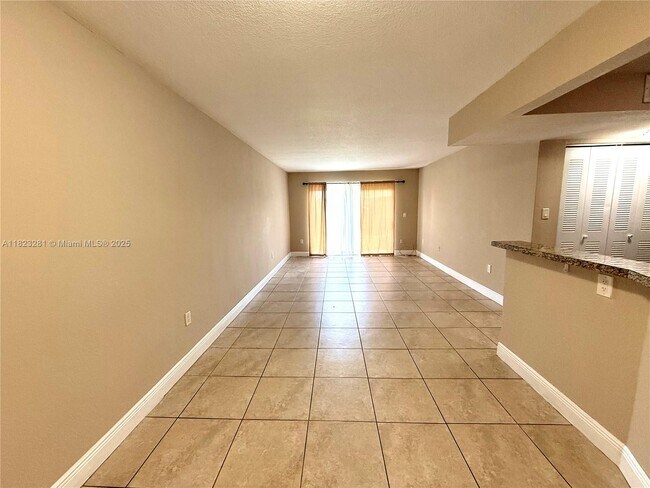 Foto del edificio - 5112 NW 79th Ave