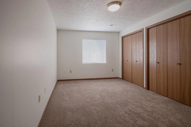 Building Photo - 649 Parkwild Dr