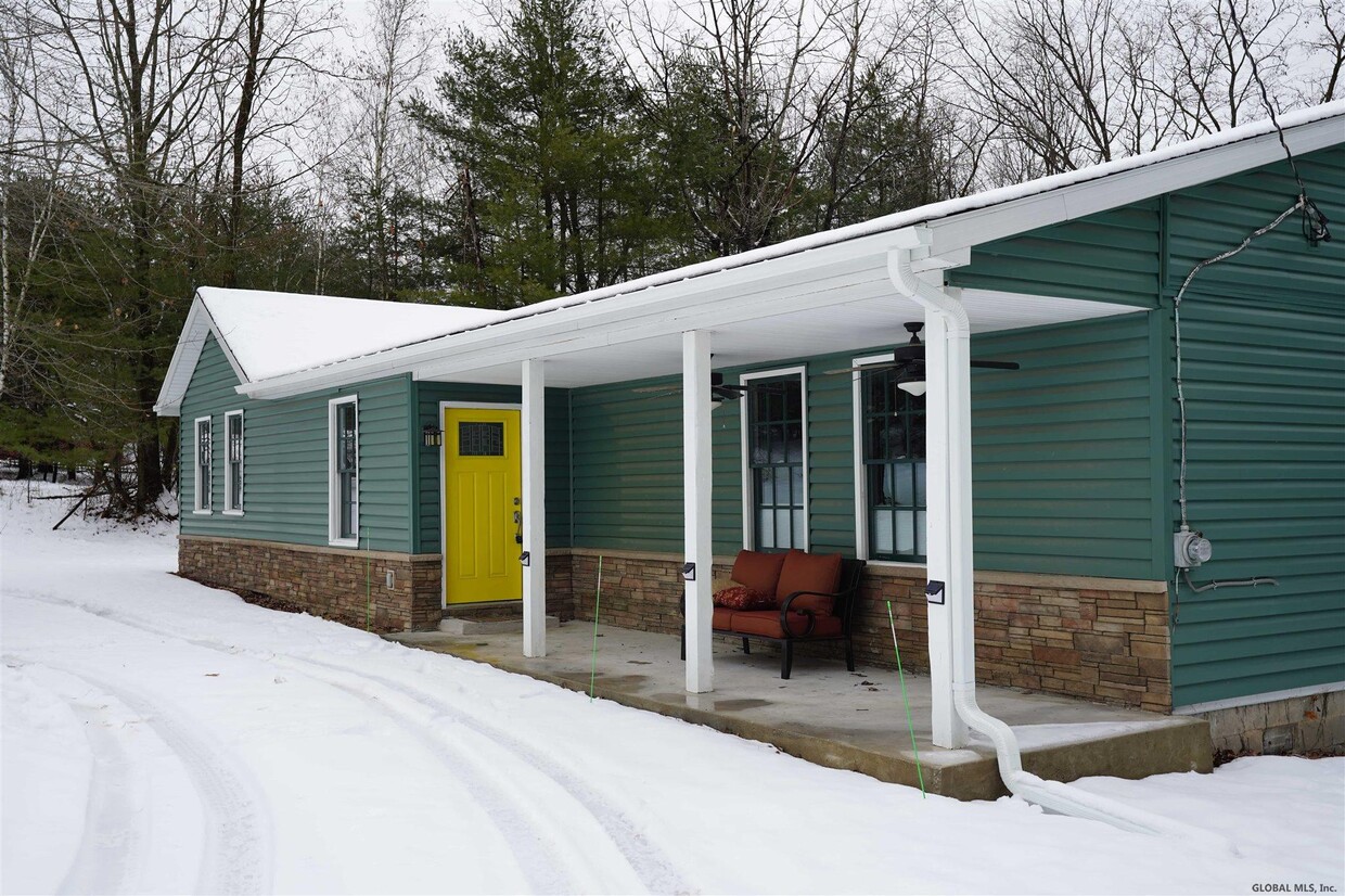 Primary Photo - 308 Golden Hill Rd