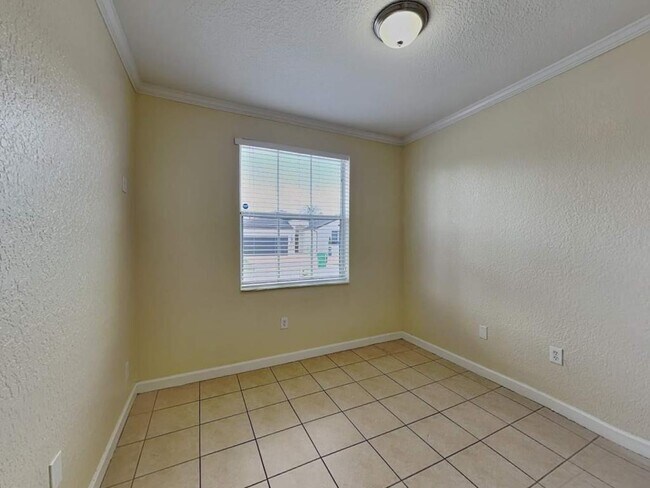 Foto del edificio - 8113 NW 198th St