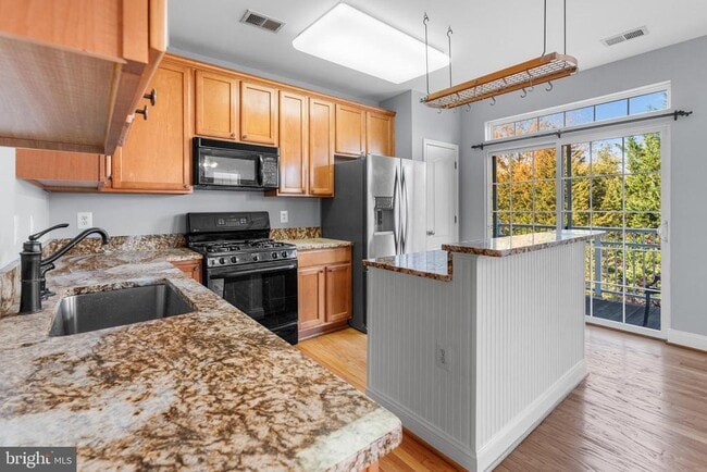 Building Photo - 92 Chevy Chase St