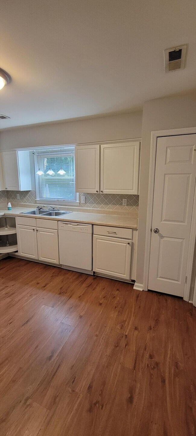 Foto del edificio - 4412 Valeview Ln