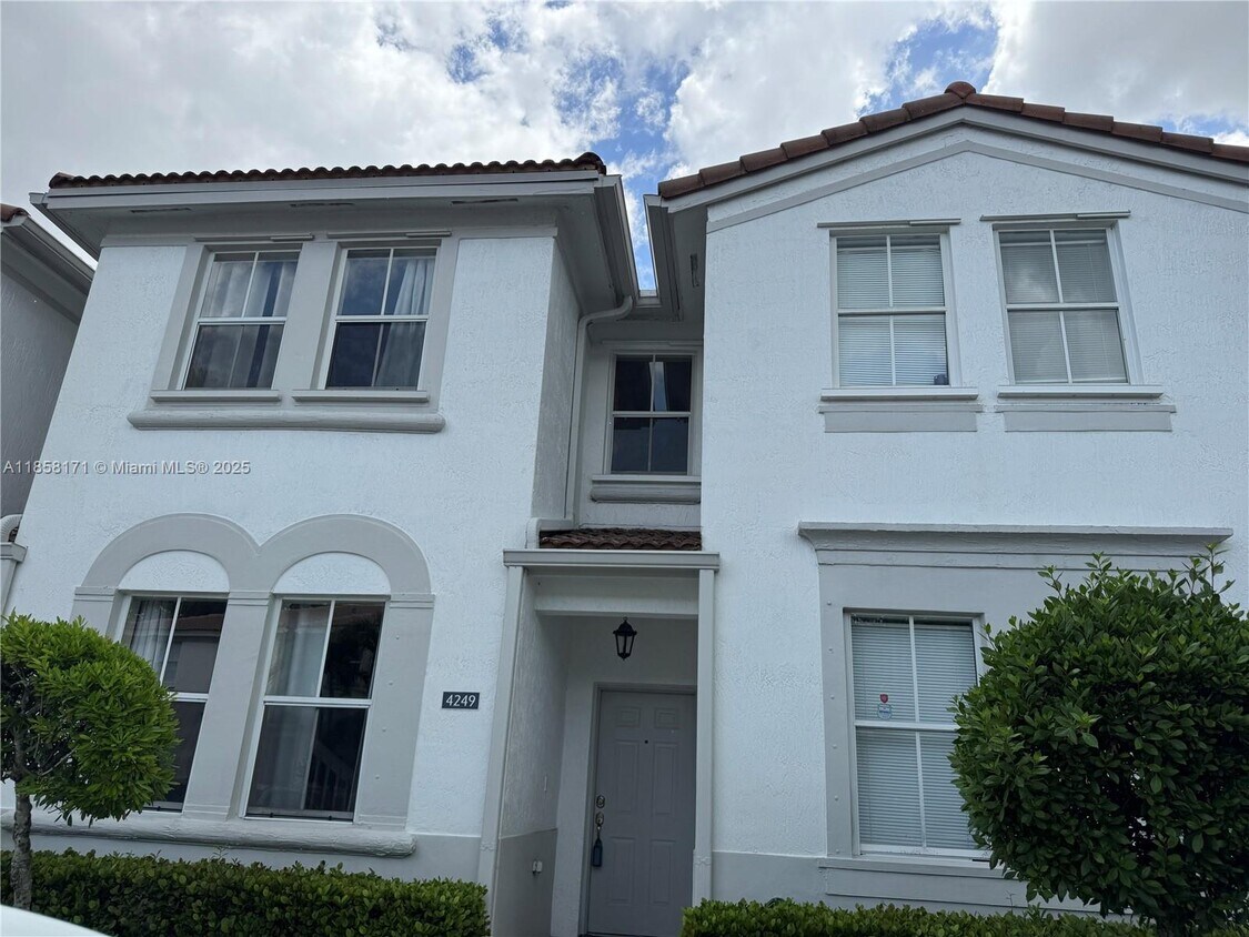 Foto principal - 4249 SW 157th Ave
