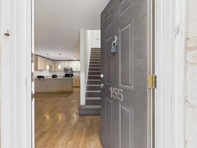 Foto del edificio - 711 W 32nd St