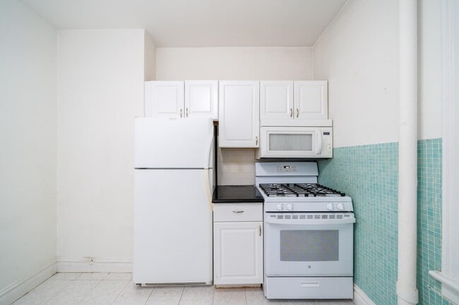 Building Photo - 6601 Broadway