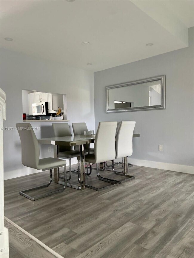 Foto del edificio - 10018 Hammocks Blvd