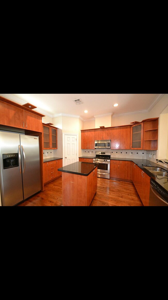Kitchen - 1812 Rosalie St