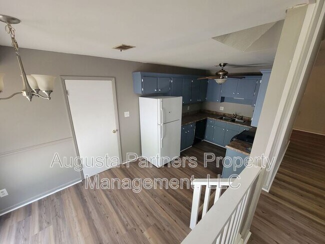 Foto del edificio - 3737 Woodcock Dr