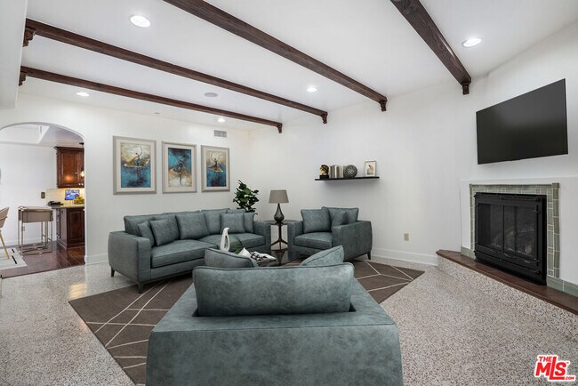 Foto del edificio - 1331 N Sycamore Ave