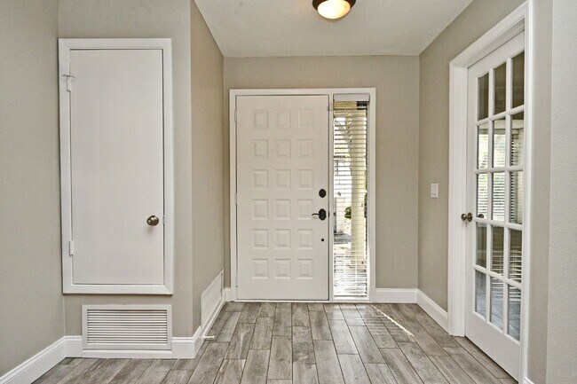 Foto del edificio - 621 Landings Pl