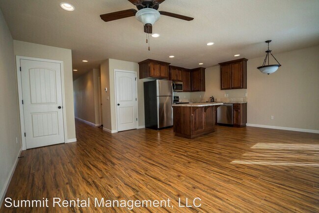Foto del edificio - 727-729 Log Cabin St