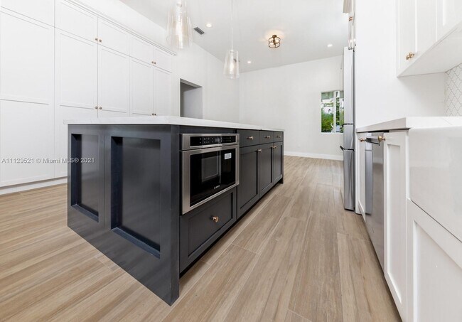 Building Photo - 6495 SW 83rd St