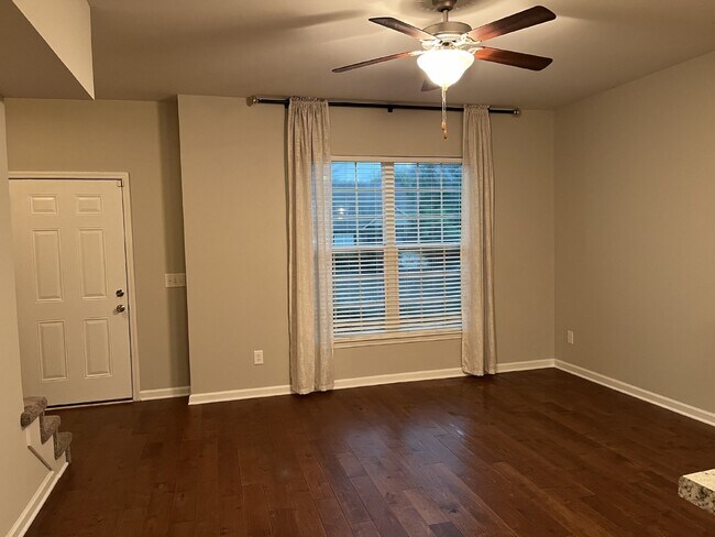 Foto del edificio - Cozy and Convenient Condo Living at Cambridge Condos in Gallatin, TN - 1192 sq ft Unit Available!