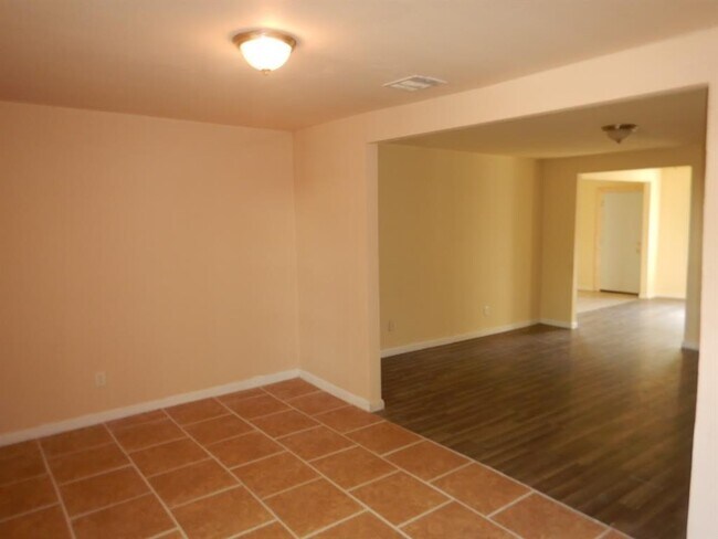 Foto del edificio - 7121 Conley St