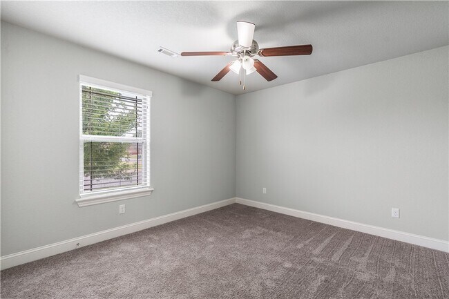 Building Photo - 457 Harper Dr
