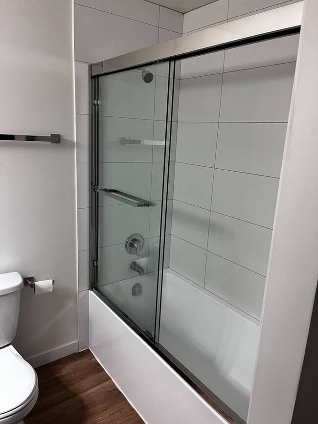 Building Photo - 1320 King Albert Ave