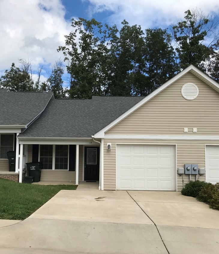 17 Kimberley Street, Staunton, VA 24401 Townhome Rentals in Staunton