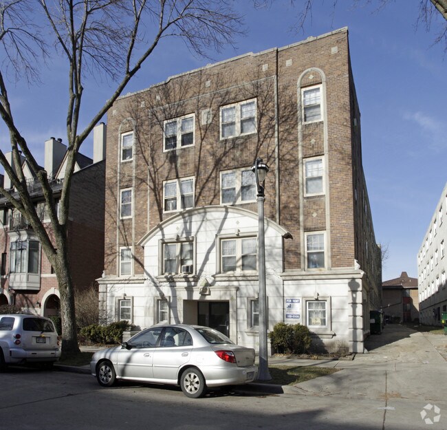 Lyon Manor Apartments in Milwaukee, WI