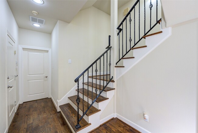 Building Photo - 5813 Washington Ave