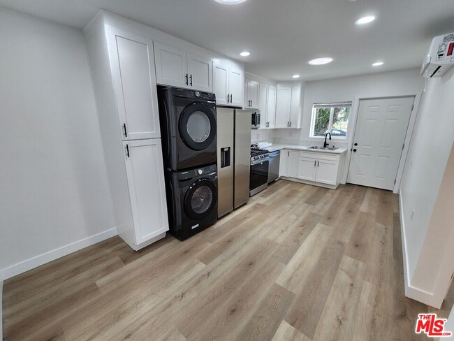 Foto del edificio - 22329 Gifford St