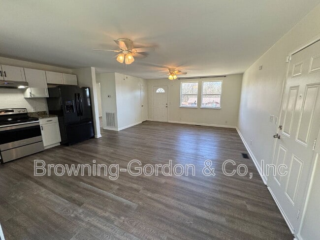 Building Photo - 544 Phipps Dr