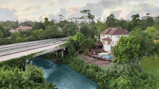 Building Photo - 1 Magnolia Bend Dr