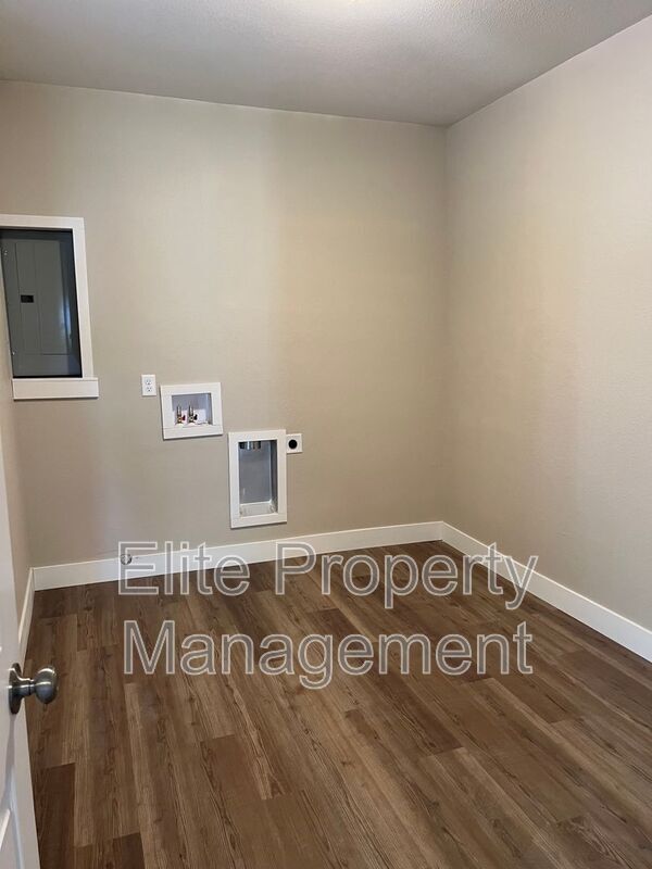 Building Photo - 713 W Abriendo Ave