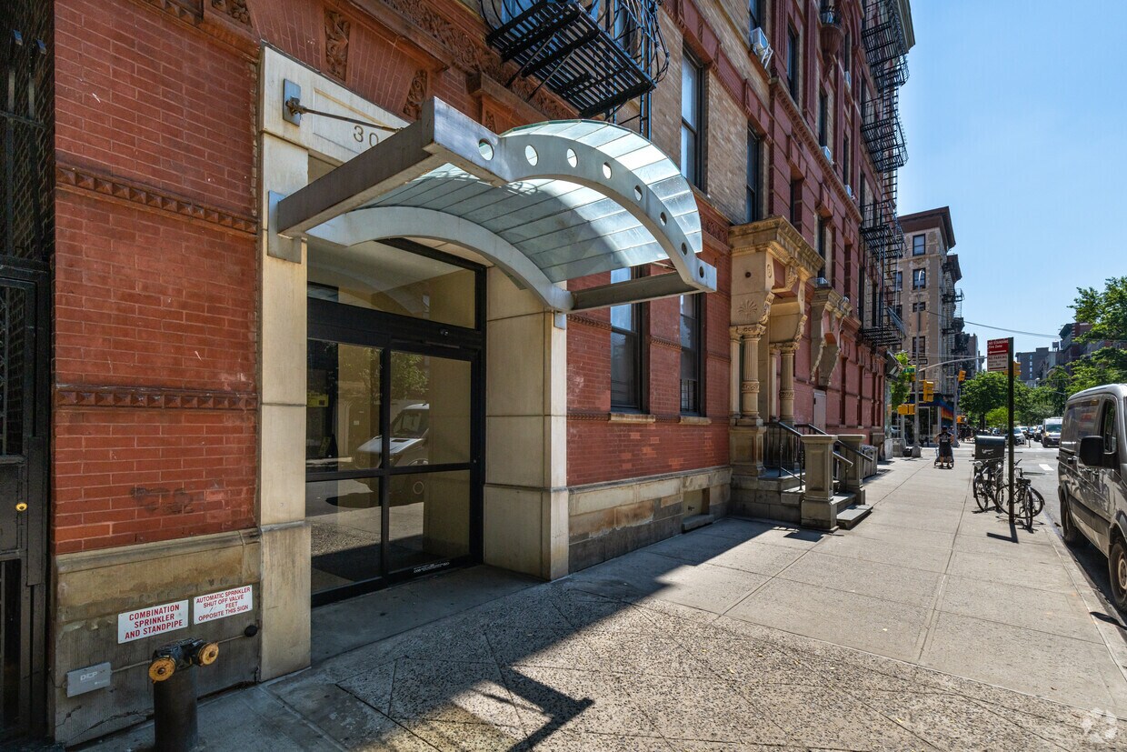 Building Photo - 225 8th Ave