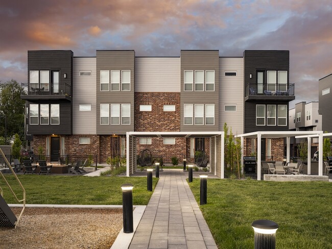 Outdoor Courtyard - The Hudson Townhomes