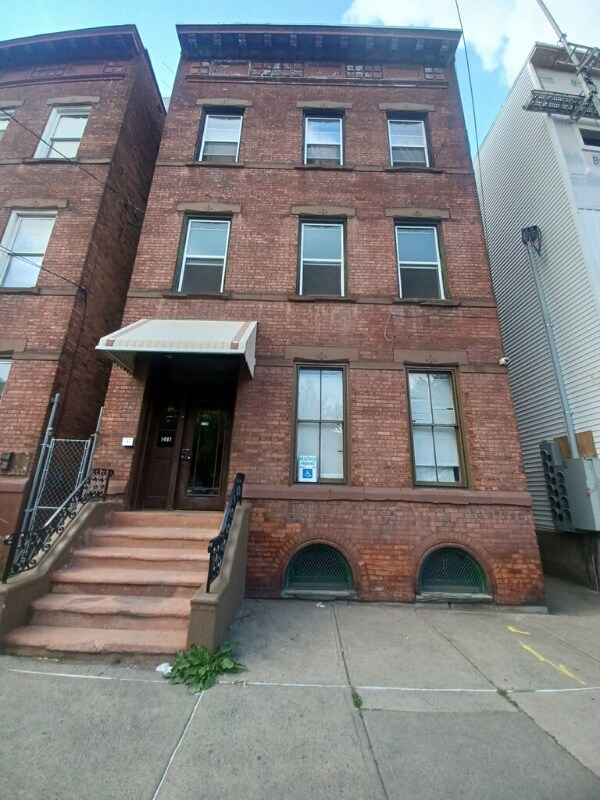Primary Photo - 1481 5th Ave
