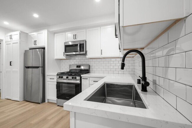 Foto del edificio - 3335 Stocker St W