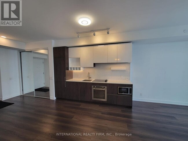 Photo du bâtiment - 950 Portage Pkwy