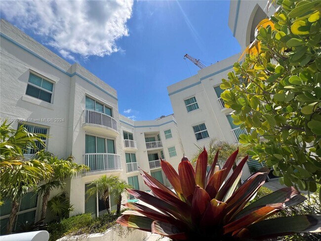 Building Photo - 9172 Collins Ave