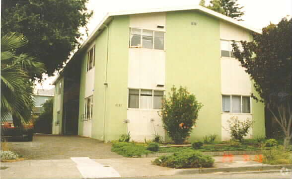 Building Photo - 2137 Emerson St