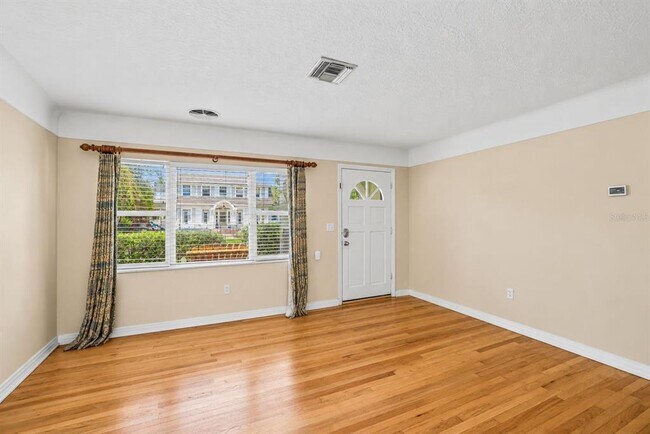 Foto del edificio - 206 17th Ave NE