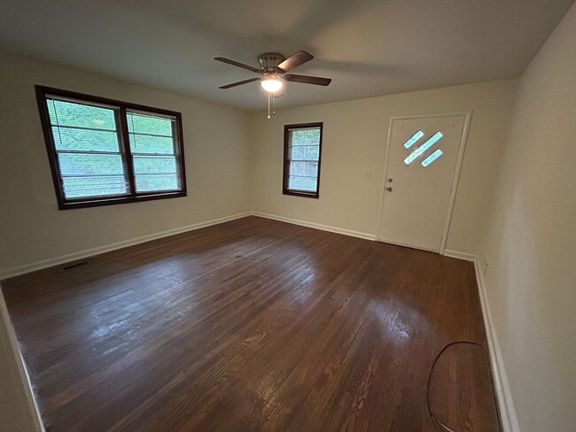 Foto del edificio - MORE PICTURES TO COME! Brick Ranch on Unfi...
